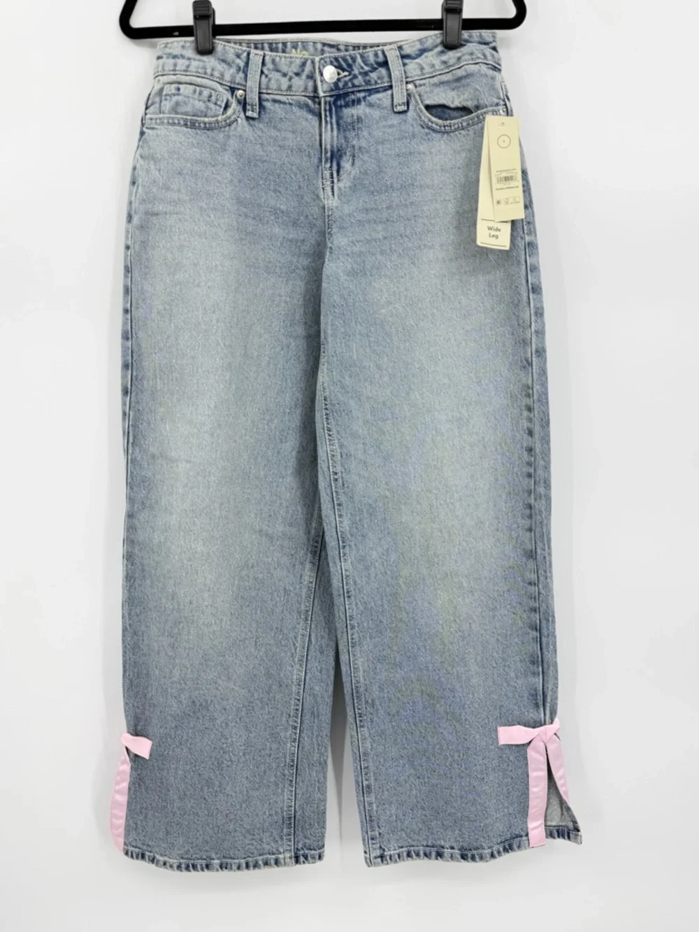 No Boundaries Wide Leg Jeans Light Wash Denim w/Pink Ribbon Detail Size 2 NWT - Picture 2 of 15